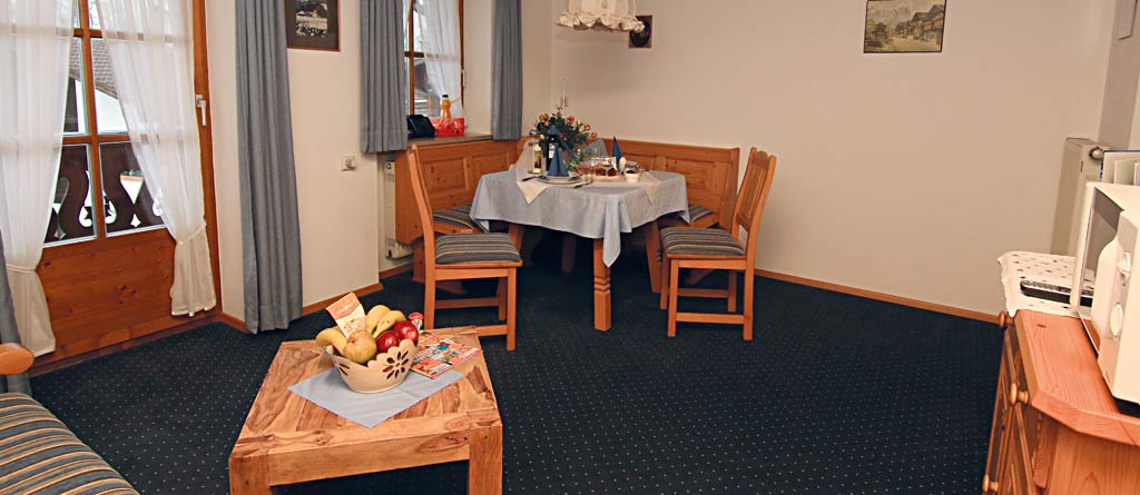 Ferienwohnung-Robert-Koller-02-Wohnzimmer-03