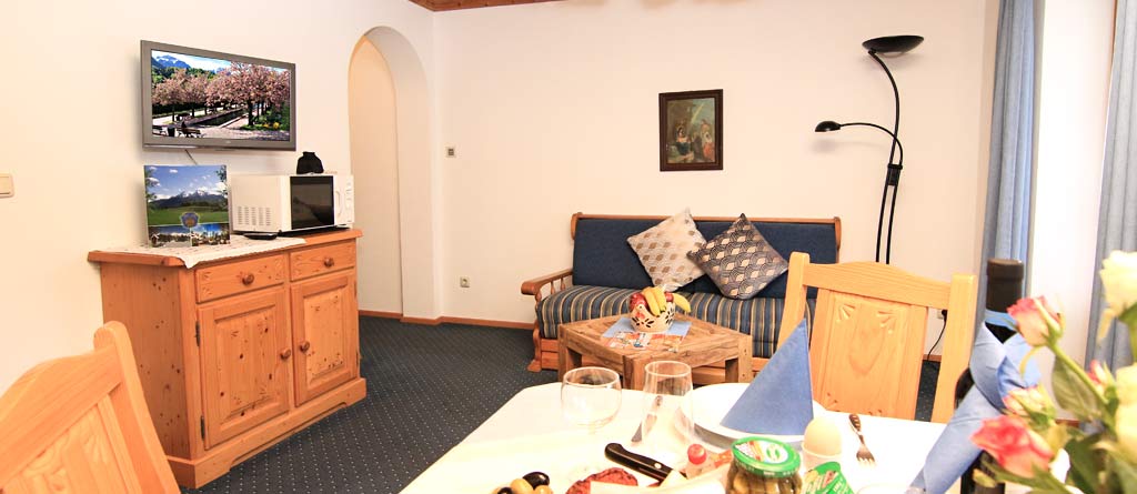 Ferienwohnung-Robert-Koller-02-Wohnzimmer